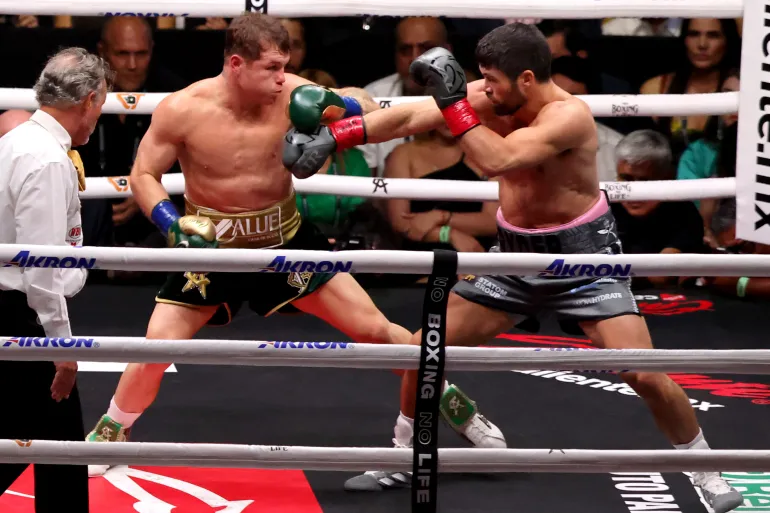 Alvarez beats Ryder to retain super middleweight boxing crown