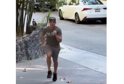 Jeremy Renner runs to celebrate 10 months of recovery after fatal accident