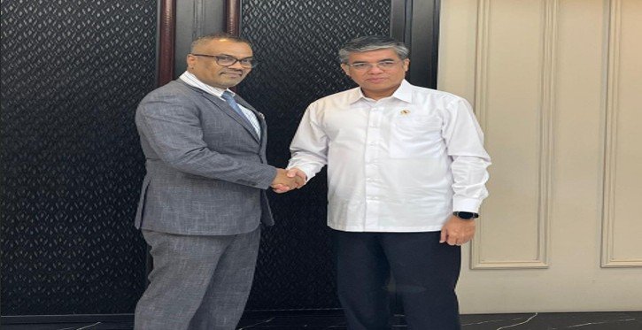 Minister Anil Jayantha meets Indonesian Human Resources Minister