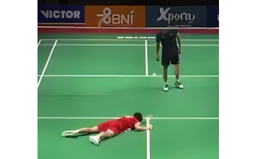 China's badminton player collapses on court, dies during match