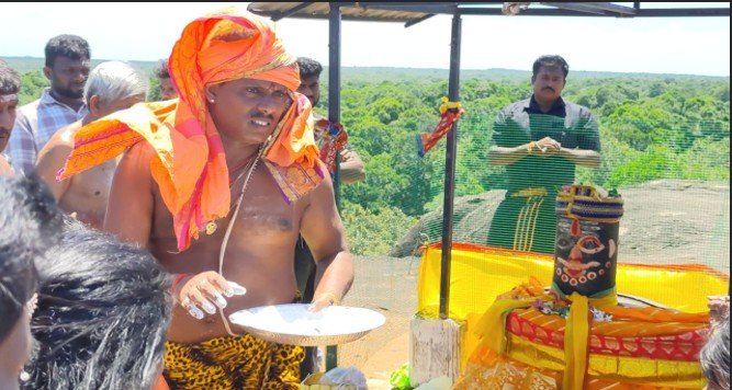 Tension after Buddhist monk arrives at Vedukkunaari Hill with Buddha statue