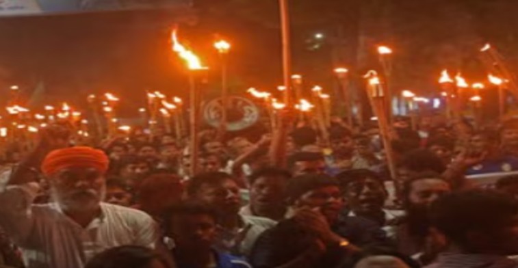 Chaos in Dhaka as Hindus hold massive protest