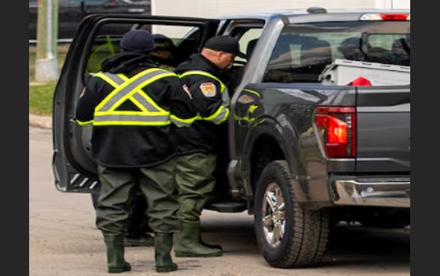 Ottawa River flooding forcing some Gatineau residents from homes
