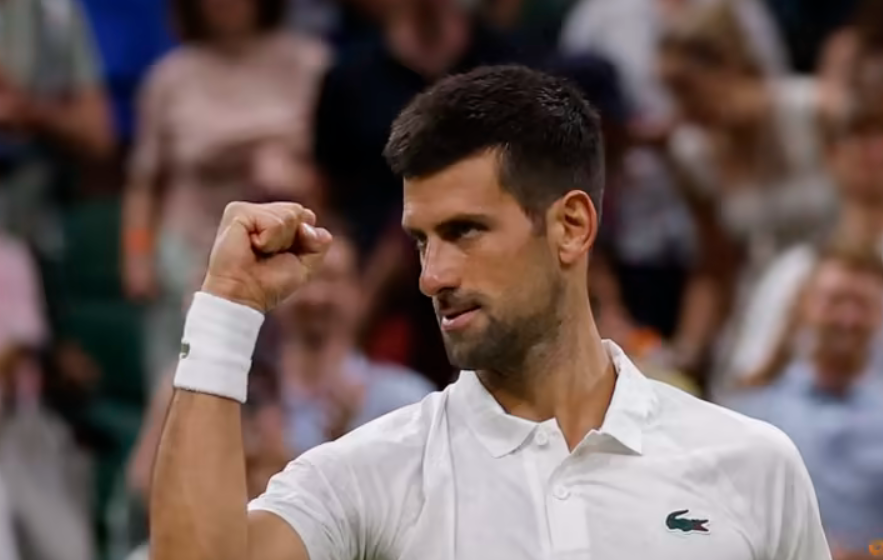 Novak Djokovic hit on the head by water bottle in Italian Open