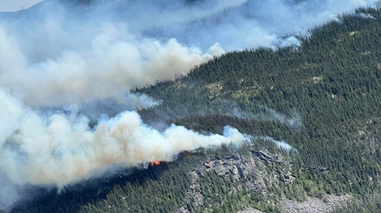 Forest fires force thousands out of their homes in Quebec's North Shore