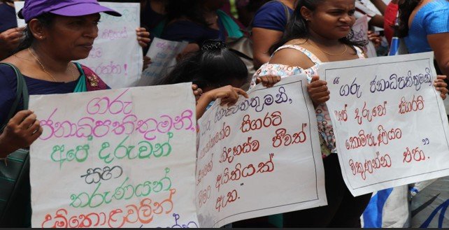 Hambantota Women Hold Protest in Front of Presidential Secretariat