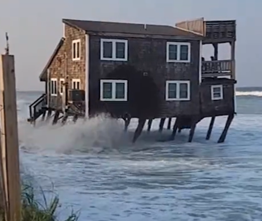 Beachfront home in US collapses into sea