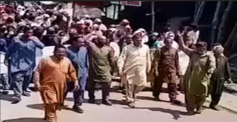 Pak Army guns down 16 protesters