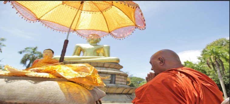 Monks Continue Protest at Viharamahadevi Park