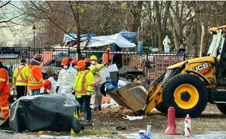 Montreal police move in to dismantle part of homeless encampment east of downtown