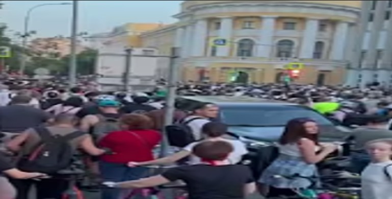 Three killed, 15 injured after an explosion near a cafe in central Moscow