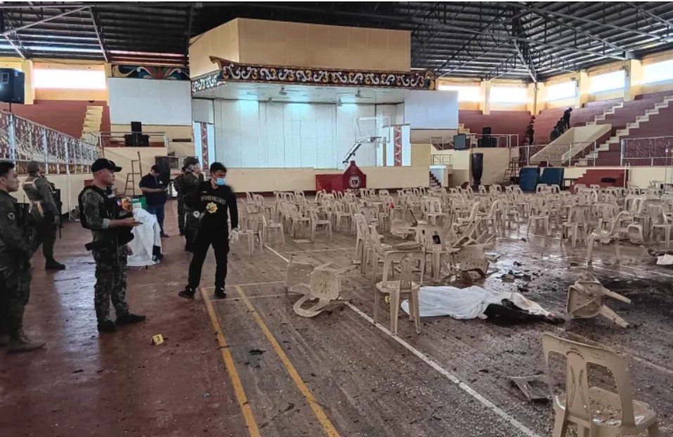 Bombing attack on Catholic mass in Philippines kills four