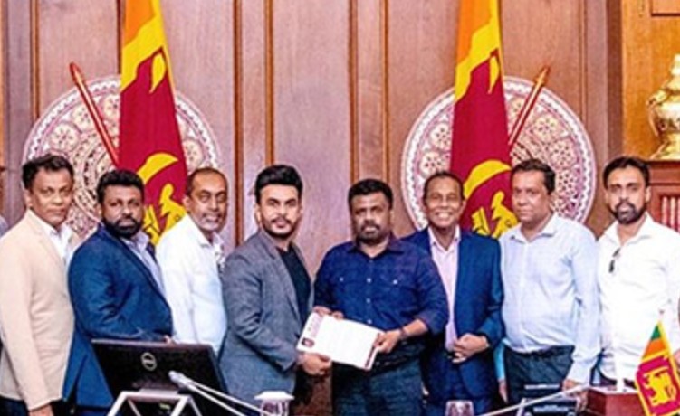 Artists have ability to build cultural bridge between North and South, says SL President