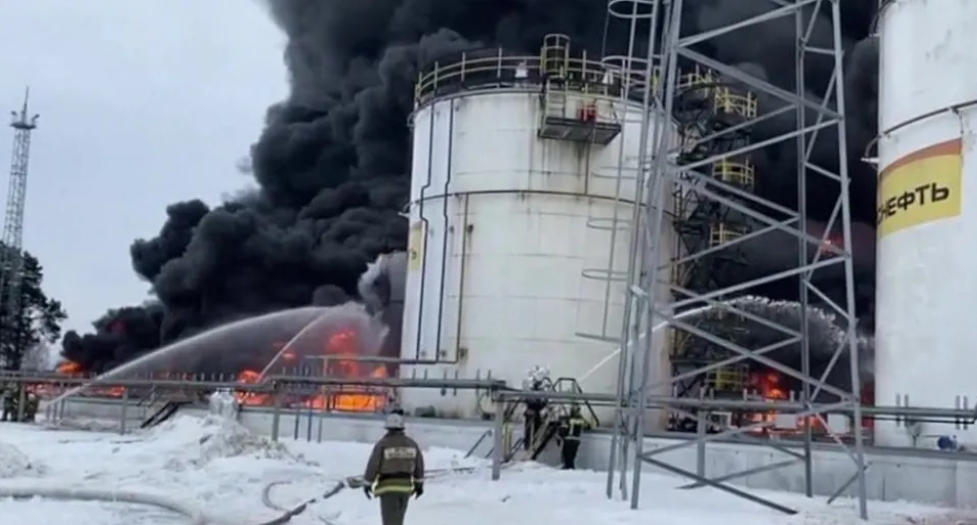 Ukraine war: Russian oil depot hit in Ukrainian drone attack
