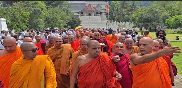 Monks’ March to Reach Nittambuwa Today in Protest Over Removal of Gnanasara Thera’s Robe