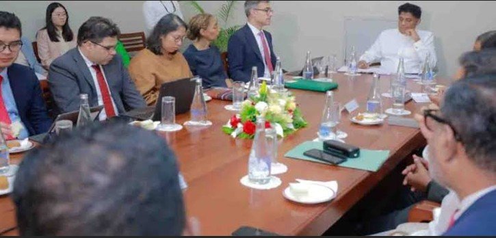 Opposition Leader Meets IMF Delegation