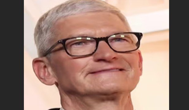 Tim Cook steps down as CEO at Apple