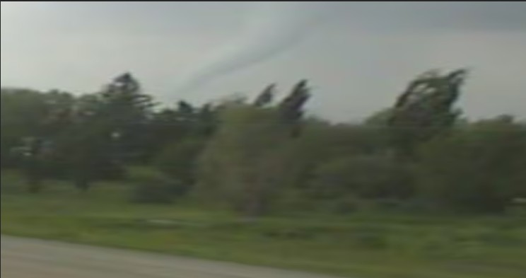 Red tornado warning lifted for central Alberta