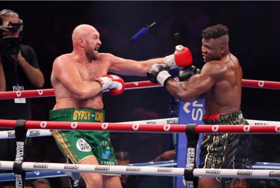 Tyson Fury knocked down but beats Francis Ngannou on a split decision
