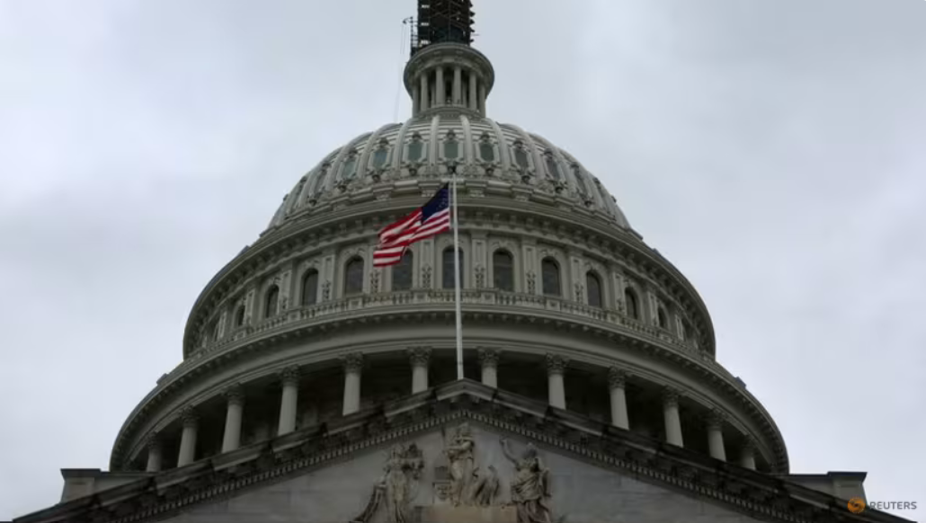 US lawmakers pass spending bill to avert government shutdown