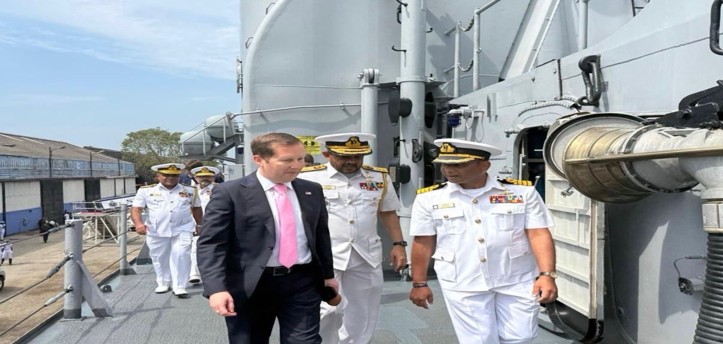 US Envoy Visits SLNS Gajabahu