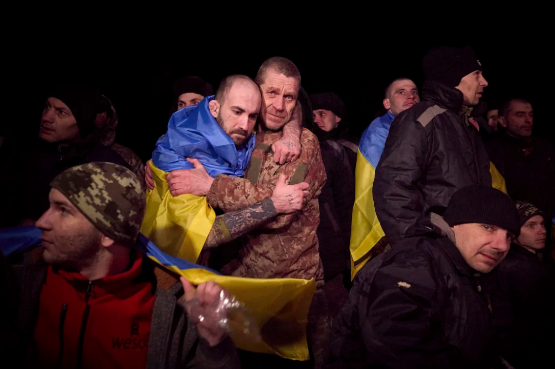 Ukraine and Russia carry out largest prisoner exchange since beginning of the war