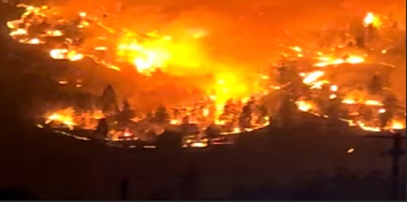 1 dead, hundreds of structures destroyed in wildfires