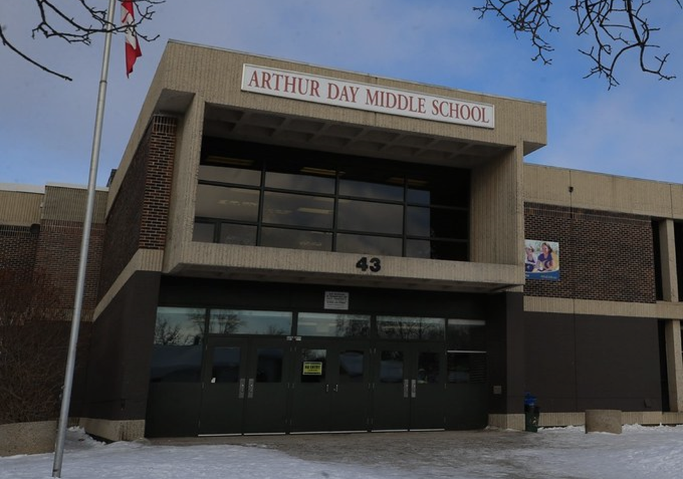 Police investigating suspicious circumstances involving men near Winnipeg schools